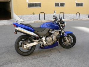 modelos-de-motos-hornet-azul