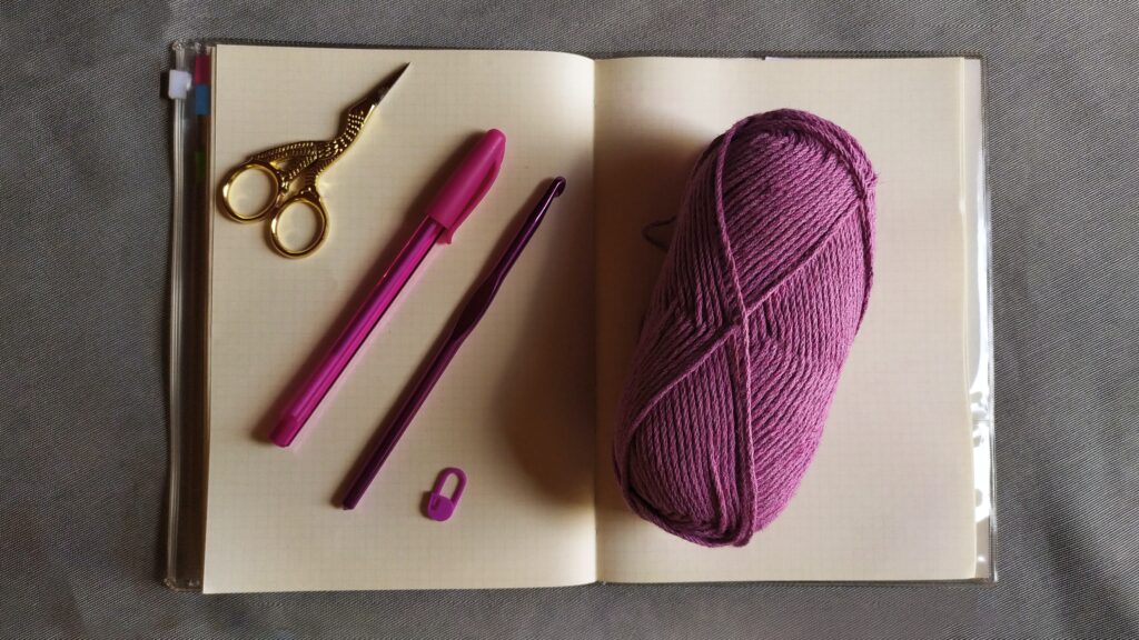 Há diversos aplicativos para aprender crochê online.